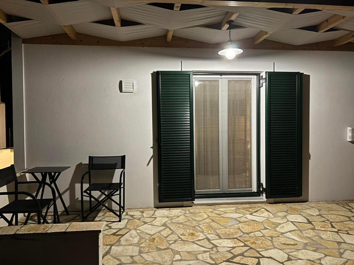 The Old Stables Apartment Vatos Luaran gambar